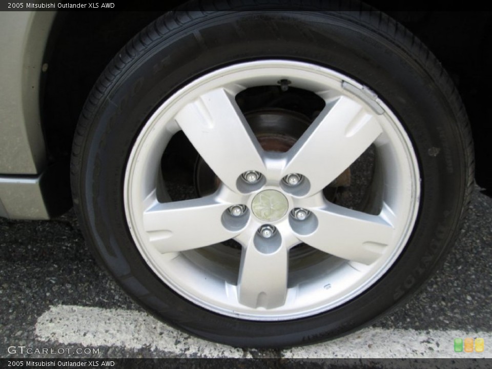 2005 Mitsubishi Outlander XLS AWD Wheel and Tire Photo #81216104