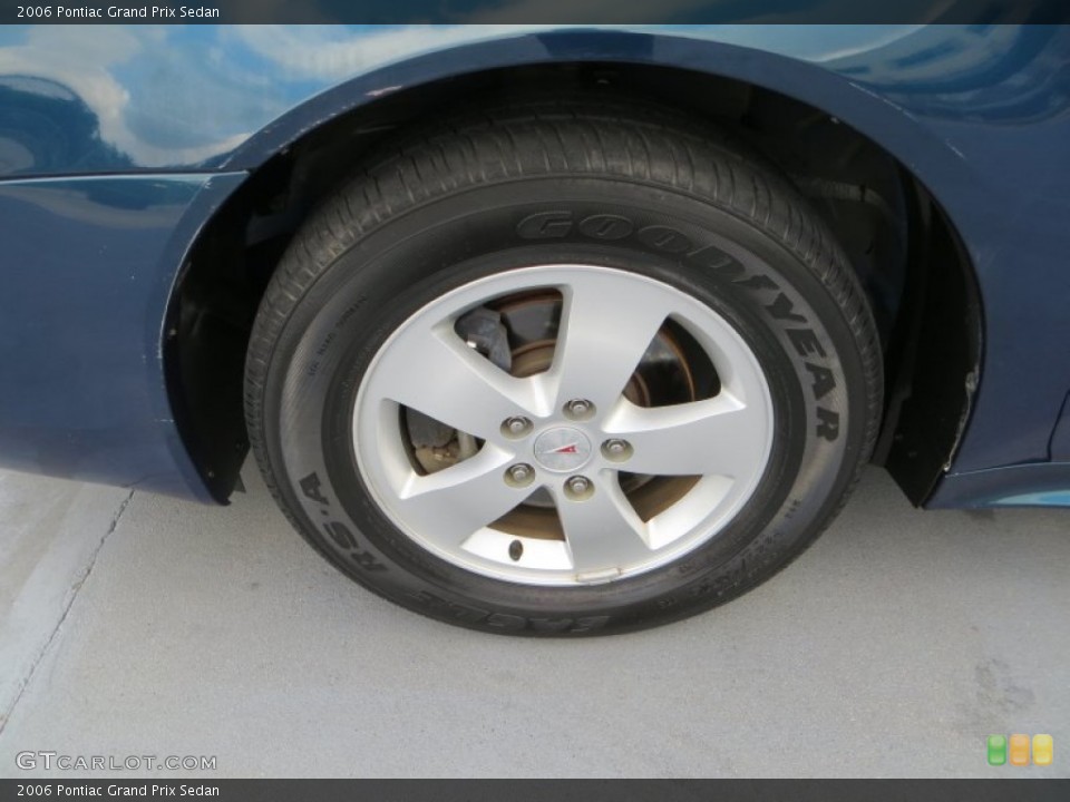 2006 Pontiac Grand Prix Sedan Wheel and Tire Photo #81322979