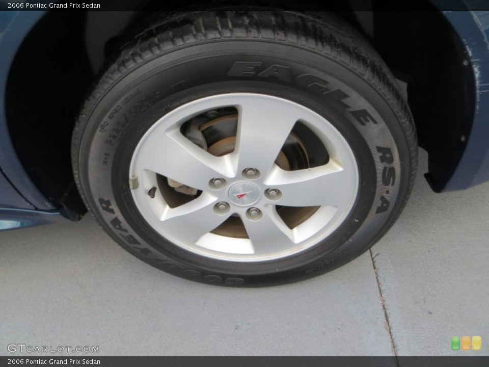 2006 Pontiac Grand Prix Sedan Wheel and Tire Photo #81323003