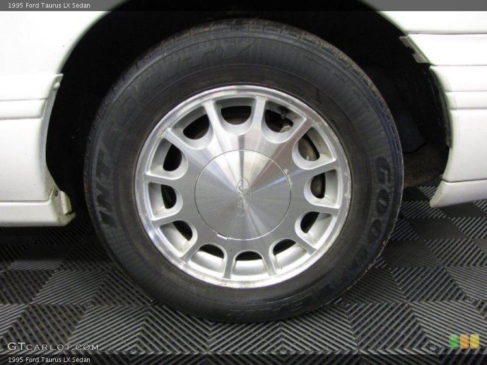 1995 Ford Taurus LX Sedan Wheel and Tire Photo #81340106