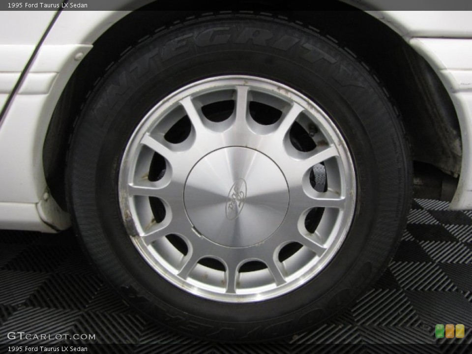 1995 Ford Taurus LX Sedan Wheel and Tire Photo #81340121