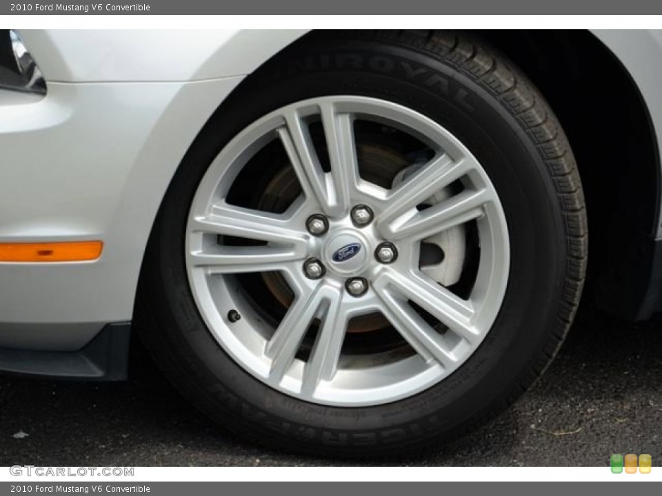 2010 Ford Mustang V6 Convertible Wheel and Tire Photo #81361262