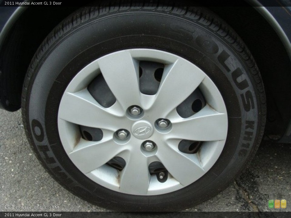 2011 Hyundai Accent Wheels and Tires