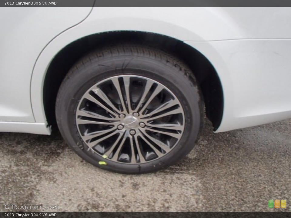 2013 Chrysler 300 S V6 AWD Wheel and Tire Photo #81543599