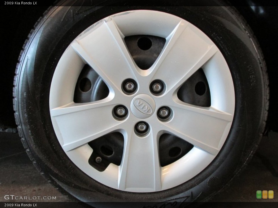 2009 Kia Rondo LX Wheel and Tire Photo #81563457