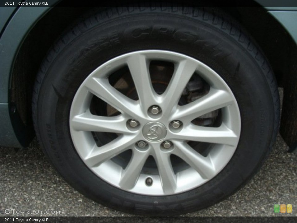 2011 Toyota Camry XLE Wheel and Tire Photo #81565113