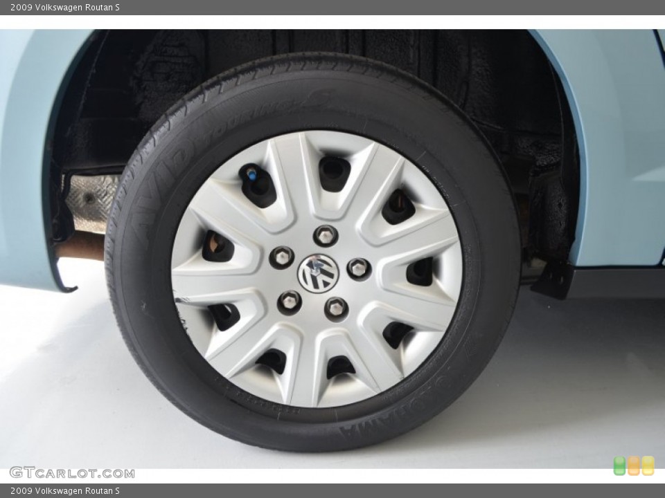 2009 Volkswagen Routan S Wheel and Tire Photo #81567488
