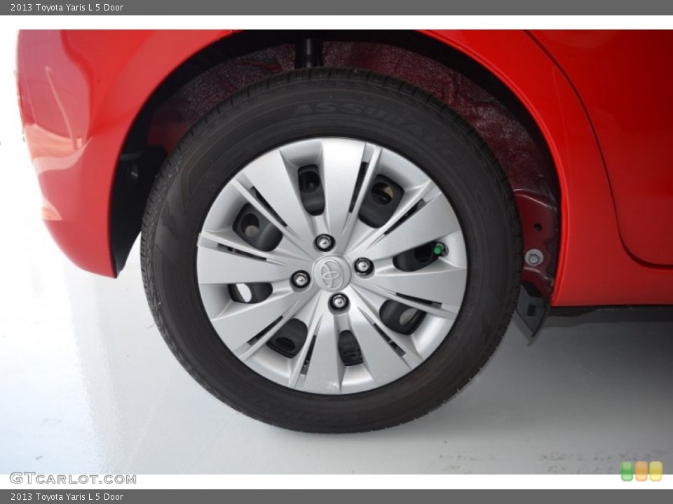 2013 Toyota Yaris L 5 Door Wheel and Tire Photo #81571530