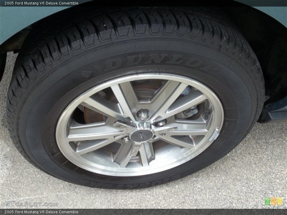 2005 Ford Mustang V6 Deluxe Convertible Wheel and Tire Photo #81599187