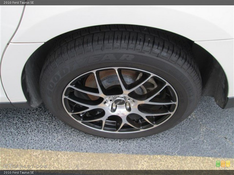 2010 Ford Taurus Custom Wheel and Tire Photo #81652921