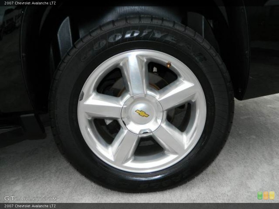 2007 Chevrolet Avalanche LTZ Wheel and Tire Photo #81680713
