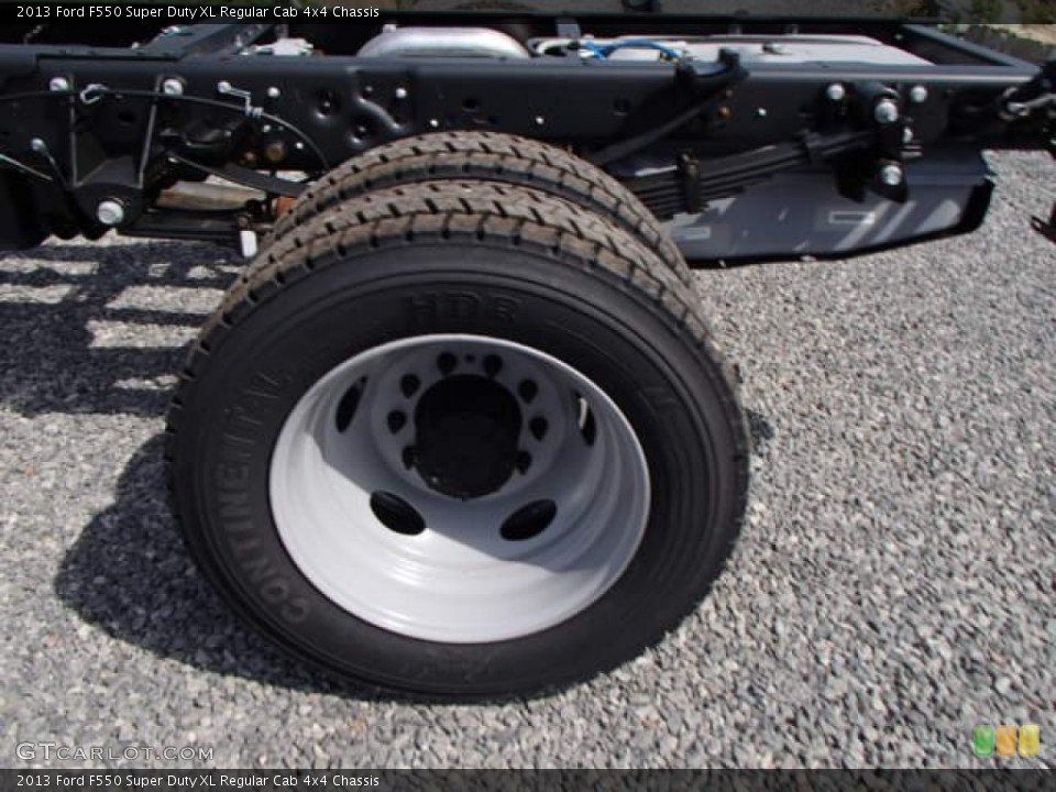 2013 Ford F550 Super Duty XL Regular Cab 4x4 Chassis Wheel and Tire Photo #81813451