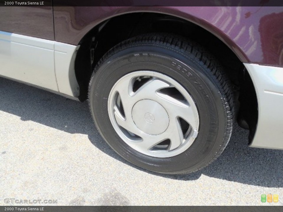 2000 Toyota Sienna LE Wheel and Tire Photo #81909109
