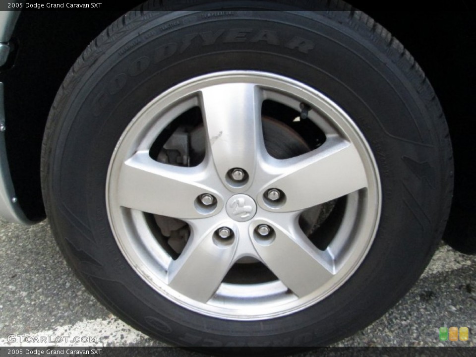 2005 Dodge Grand Caravan SXT Wheel and Tire Photo #82105612