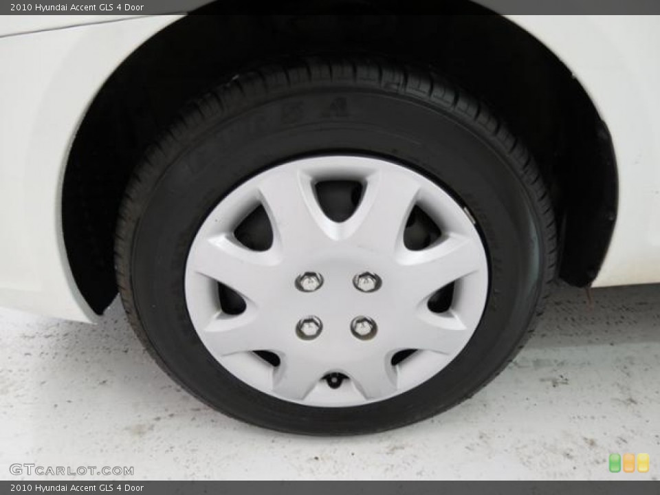 2010 Hyundai Accent GLS 4 Door Wheel and Tire Photo #82112308