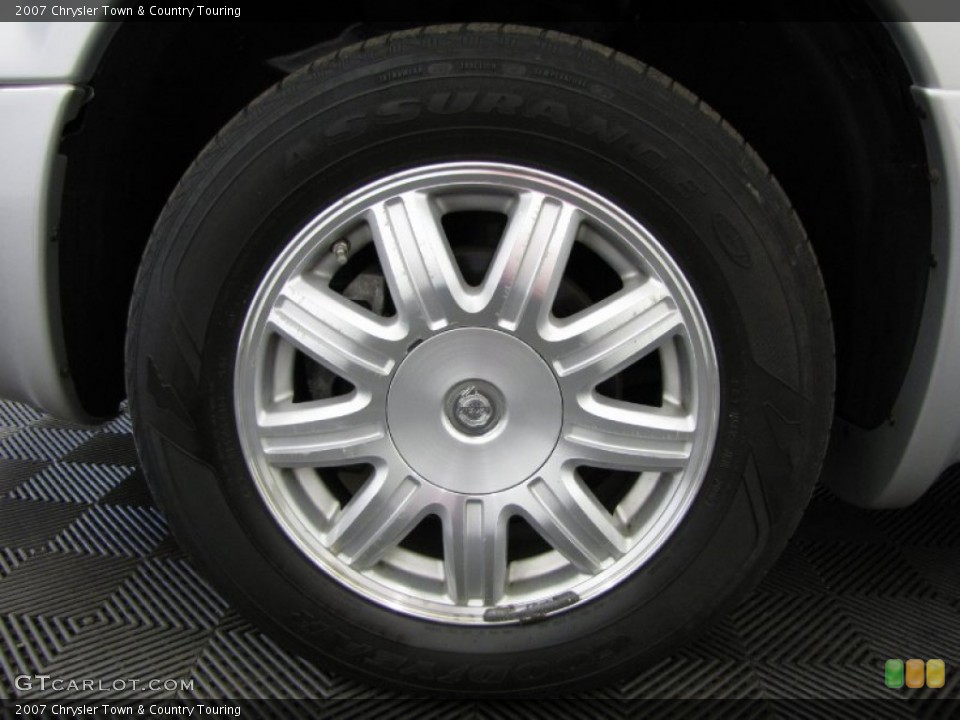 2007 Chrysler Town & Country Touring Wheel and Tire Photo #82131433