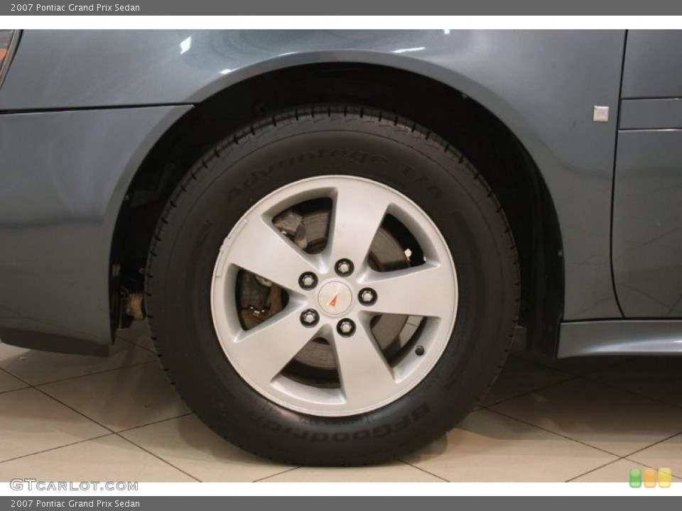 2007 Pontiac Grand Prix Sedan Wheel and Tire Photo #82158238