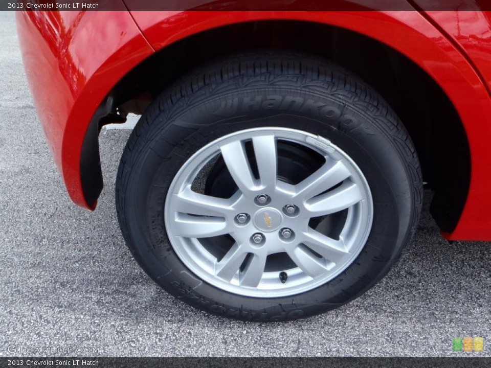 2013 Chevrolet Sonic LT Hatch Wheel and Tire Photo #82223331
