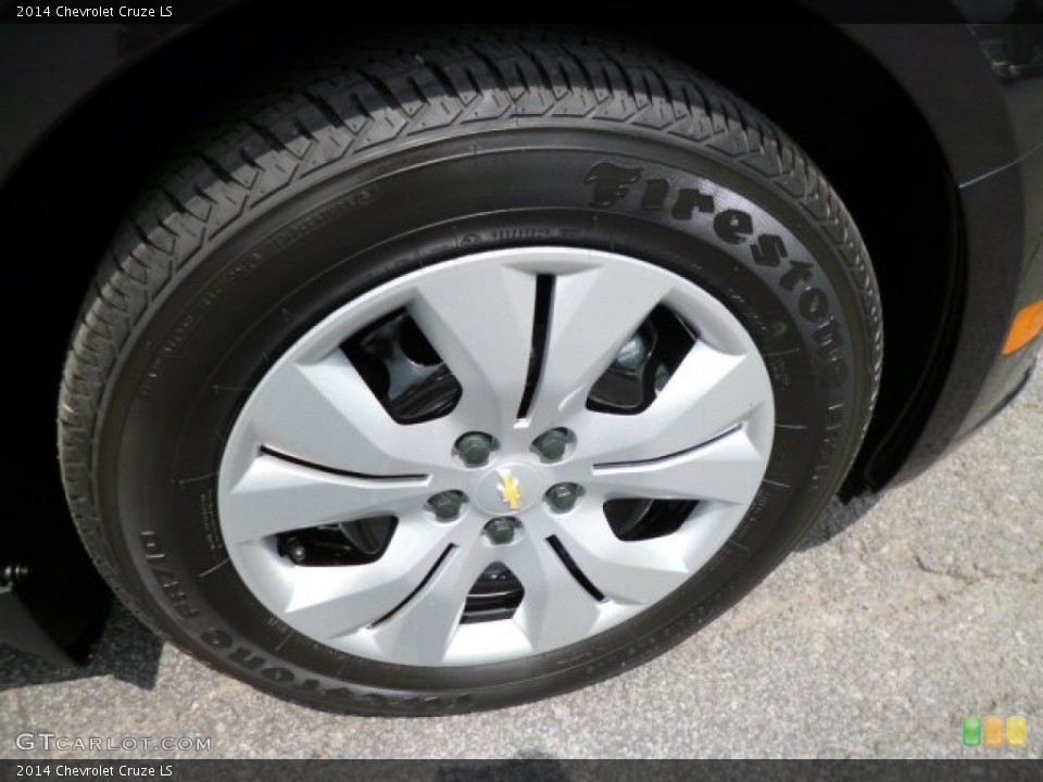 2014 Chevrolet Cruze LS Wheel and Tire Photo #82318058