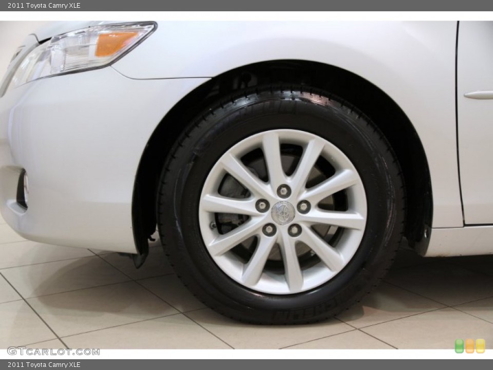 2011 Toyota Camry XLE Wheel and Tire Photo #82505849