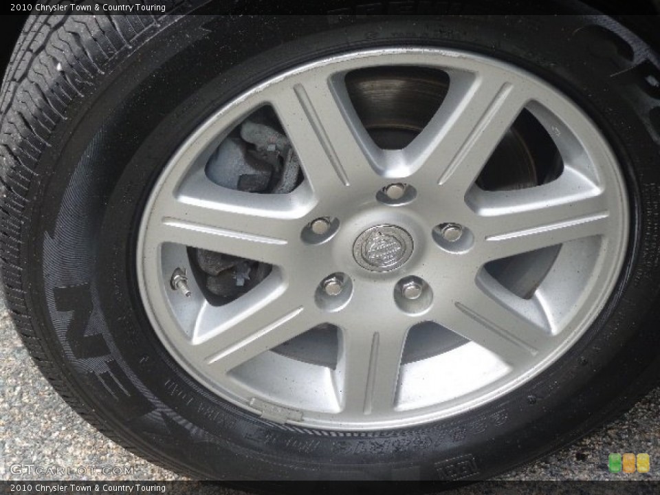 2010 Chrysler Town & Country Touring Wheel and Tire Photo #82543370
