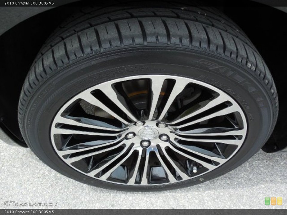2010 Chrysler 300 Wheels and Tires
