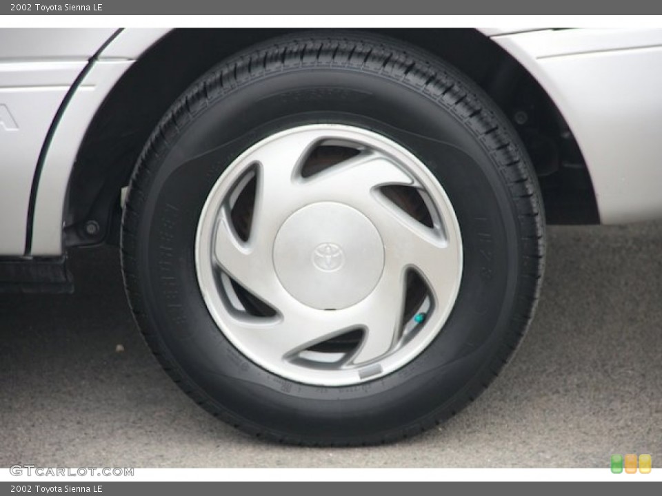 2002 Toyota Sienna LE Wheel and Tire Photo #82674809