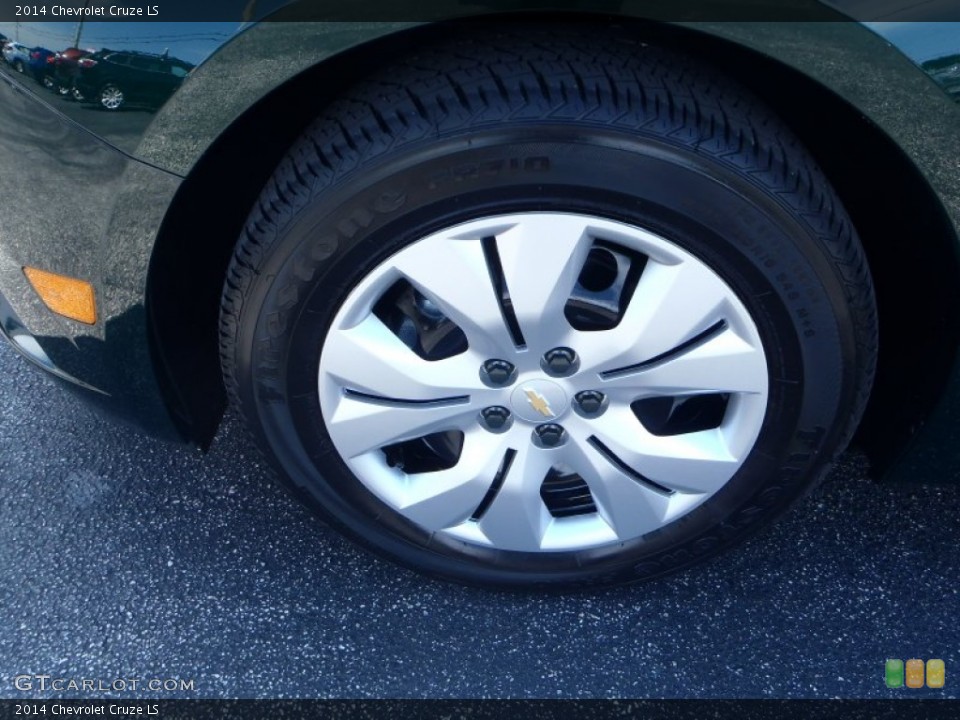 2014 Chevrolet Cruze LS Wheel and Tire Photo #82860116