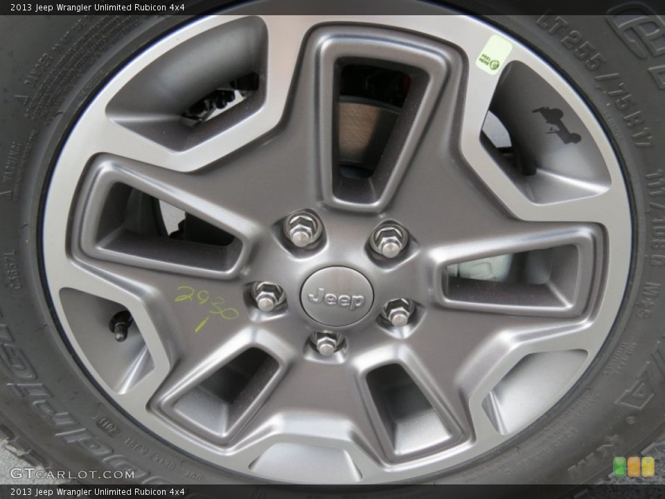 2013 Jeep Wrangler Unlimited Rubicon 4x4 Wheel and Tire Photo #82902232