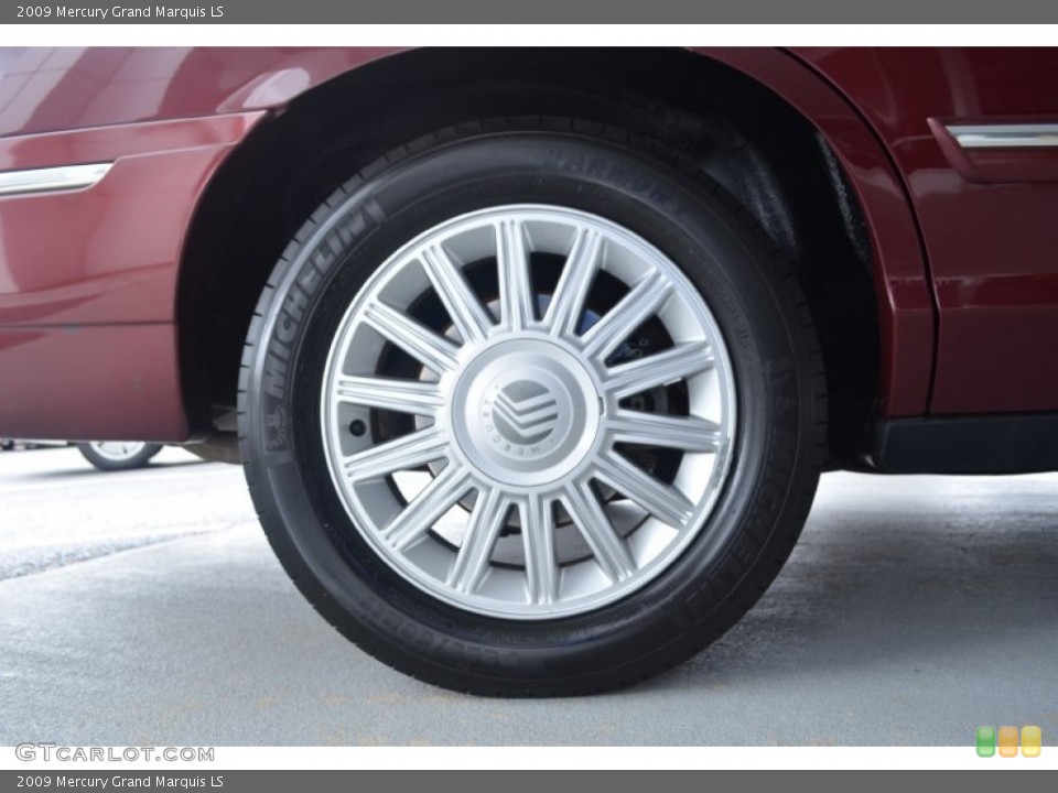 2009 Mercury Grand Marquis LS Wheel and Tire Photo #82971605