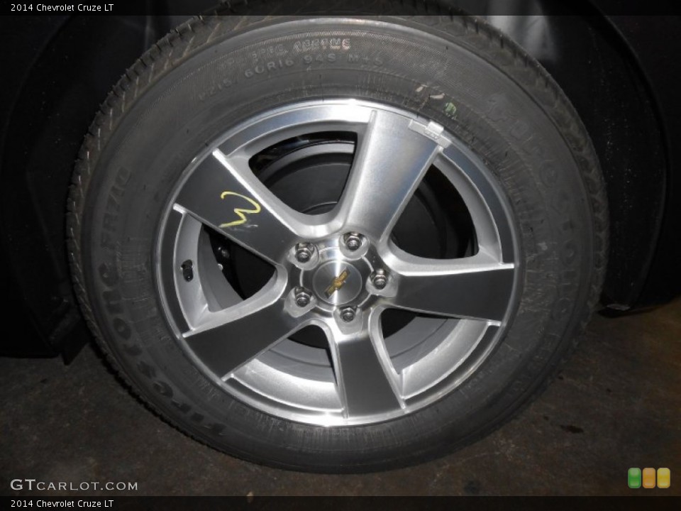2014 Chevrolet Cruze LT Wheel and Tire Photo #82992940