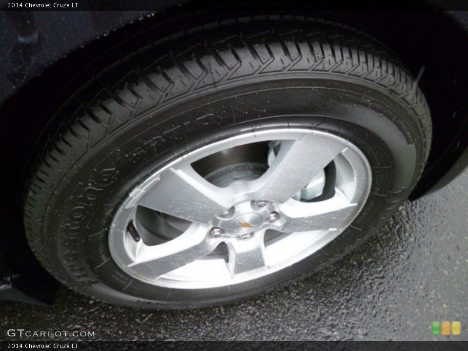 2014 Chevrolet Cruze LT Wheel and Tire Photo #83298860