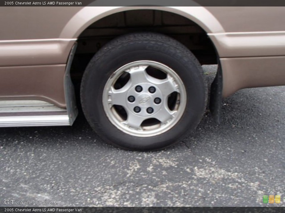 2005 Chevrolet Astro LS AWD Passenger Van Wheel and Tire Photo #83716684