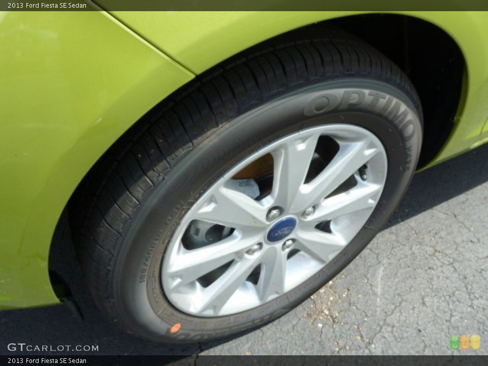 2013 Ford Fiesta SE Sedan Wheel and Tire Photo #84007377