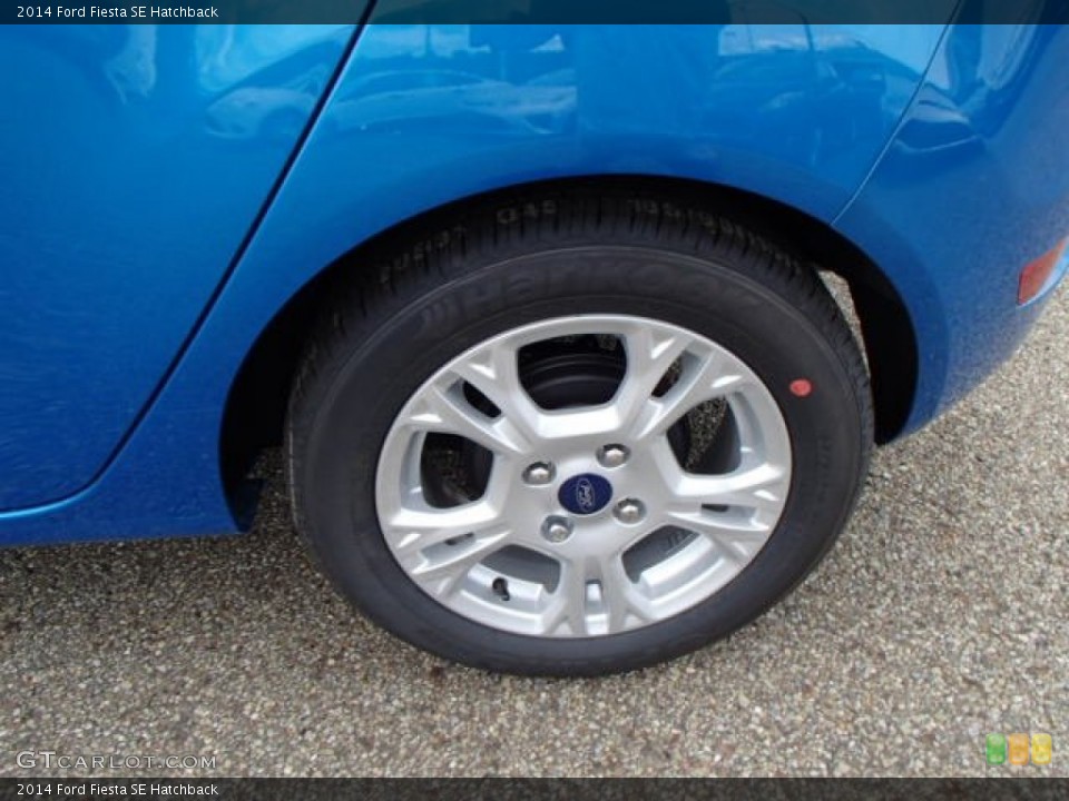 2014 Ford Fiesta SE Hatchback Wheel and Tire Photo #84226603