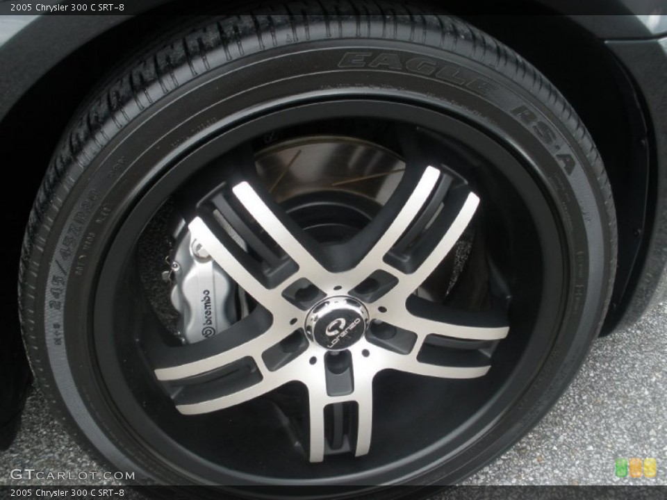 2005 Chrysler 300 Custom Wheel and Tire Photo #84544417