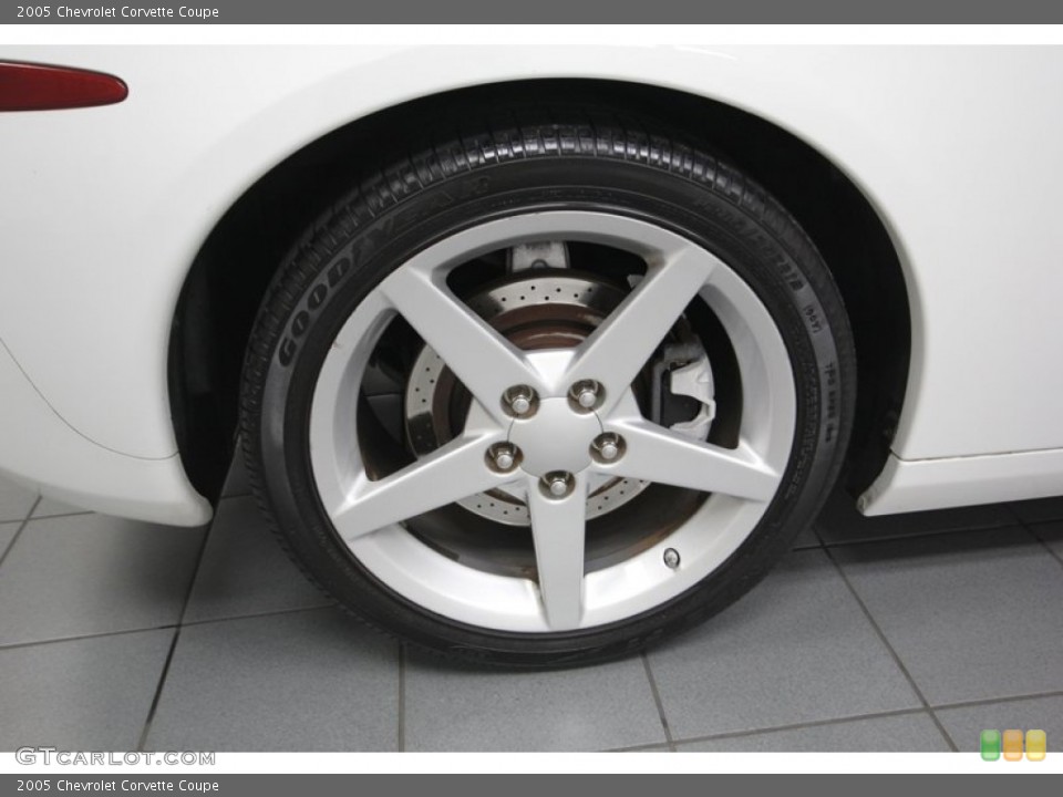 2005 Chevrolet Corvette Coupe Wheel and Tire Photo #84667976
