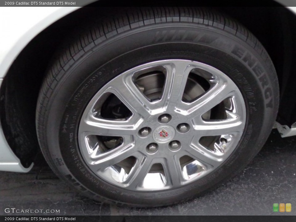 2009 Cadillac DTS  Wheel and Tire Photo #84675191