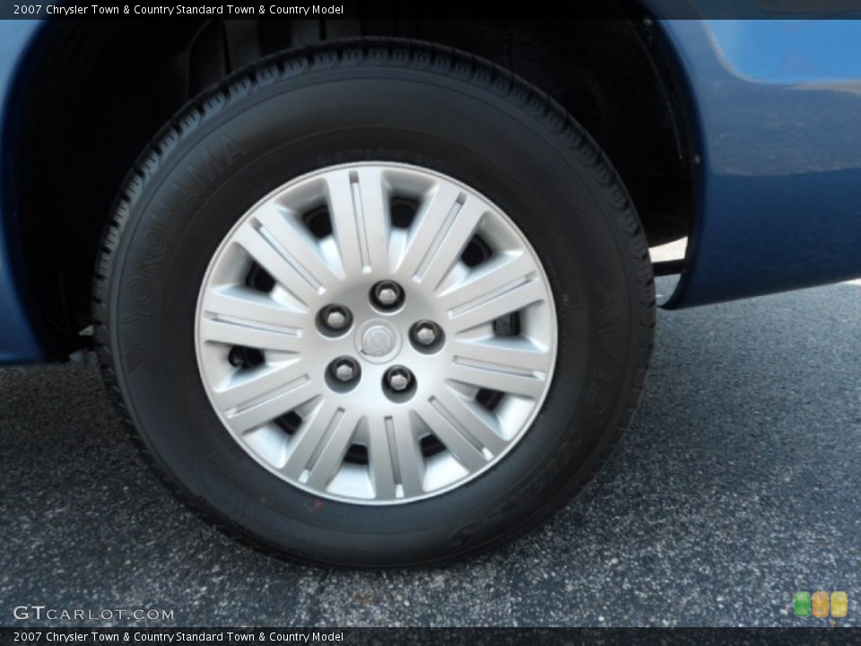 2007 Chrysler Town & Country  Wheel and Tire Photo #84687251