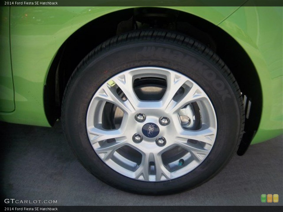 2014 Ford Fiesta SE Hatchback Wheel and Tire Photo #84726313