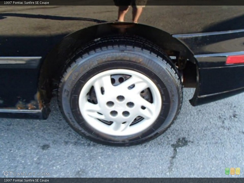 1997 Pontiac Sunfire SE Coupe Wheel and Tire Photo #85324505