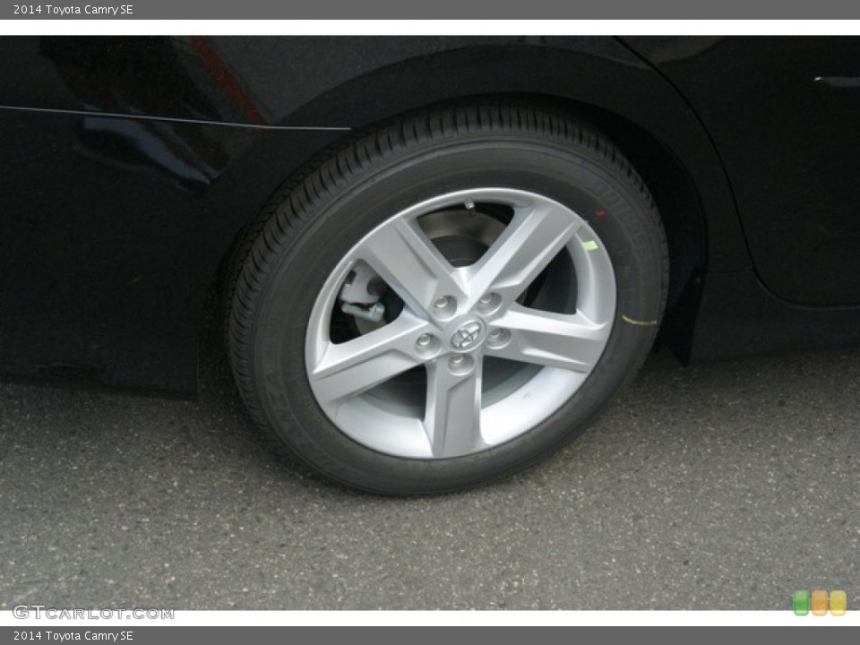 2014 Toyota Camry SE Wheel and Tire Photo #85386610