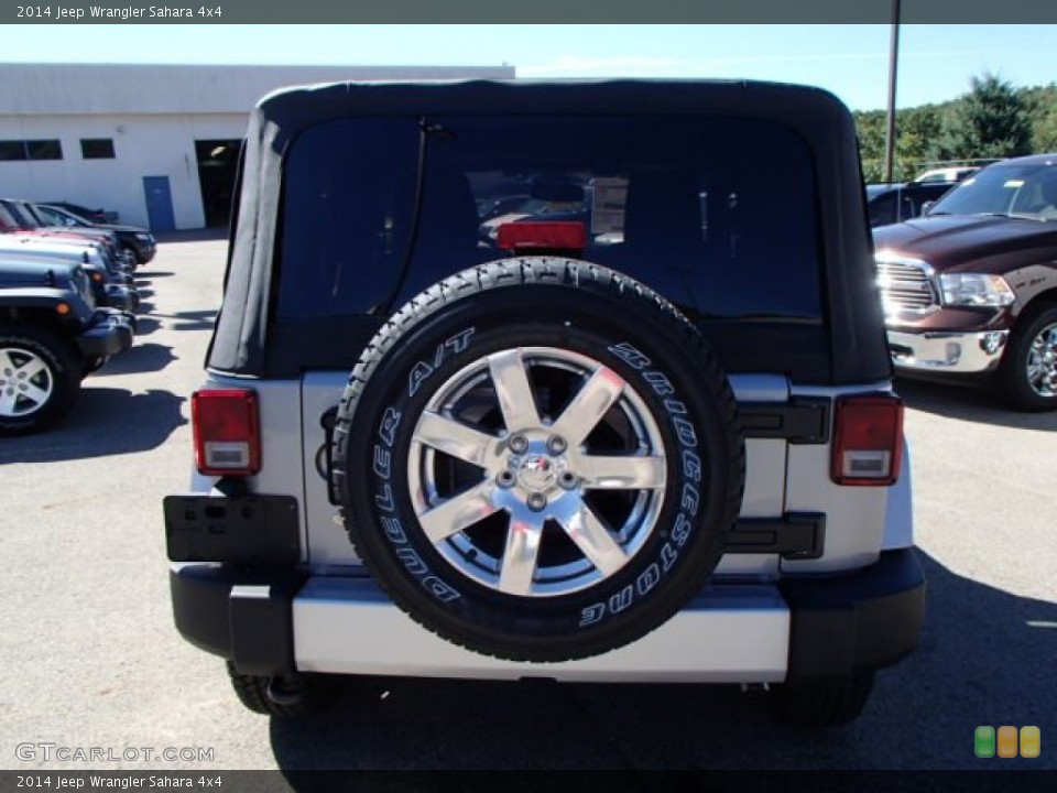 2014 Jeep Wrangler Sahara 4x4 Wheel and Tire Photo #85413057