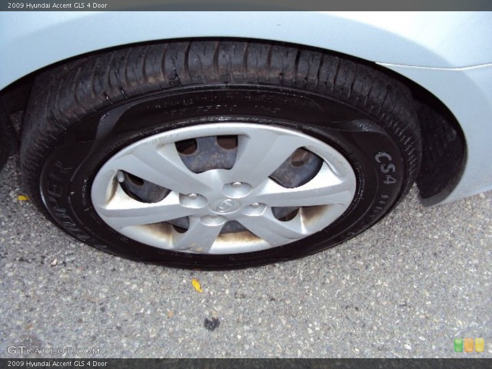 2009 Hyundai Accent Wheels and Tires