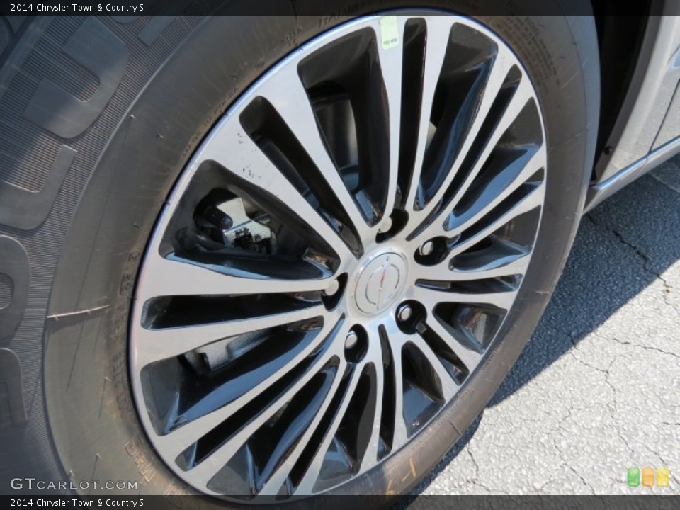 2014 Chrysler Town & Country S Wheel and Tire Photo #85715038