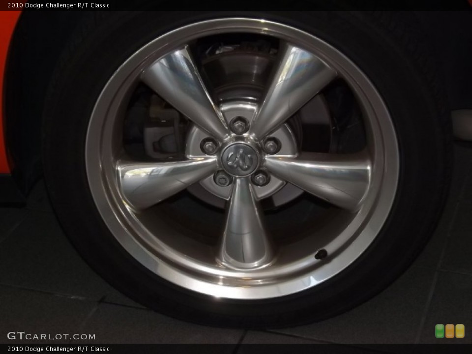 2010 Dodge Challenger R/T Classic Wheel and Tire Photo #85721803