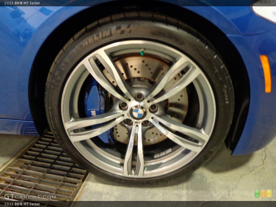 2013 BMW M5 Sedan Wheel and Tire Photo #85727707