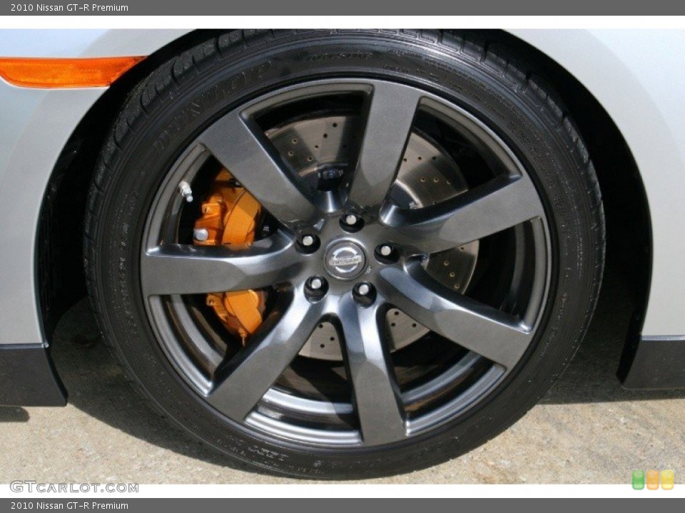 2010 Nissan GT-R Wheels and Tires