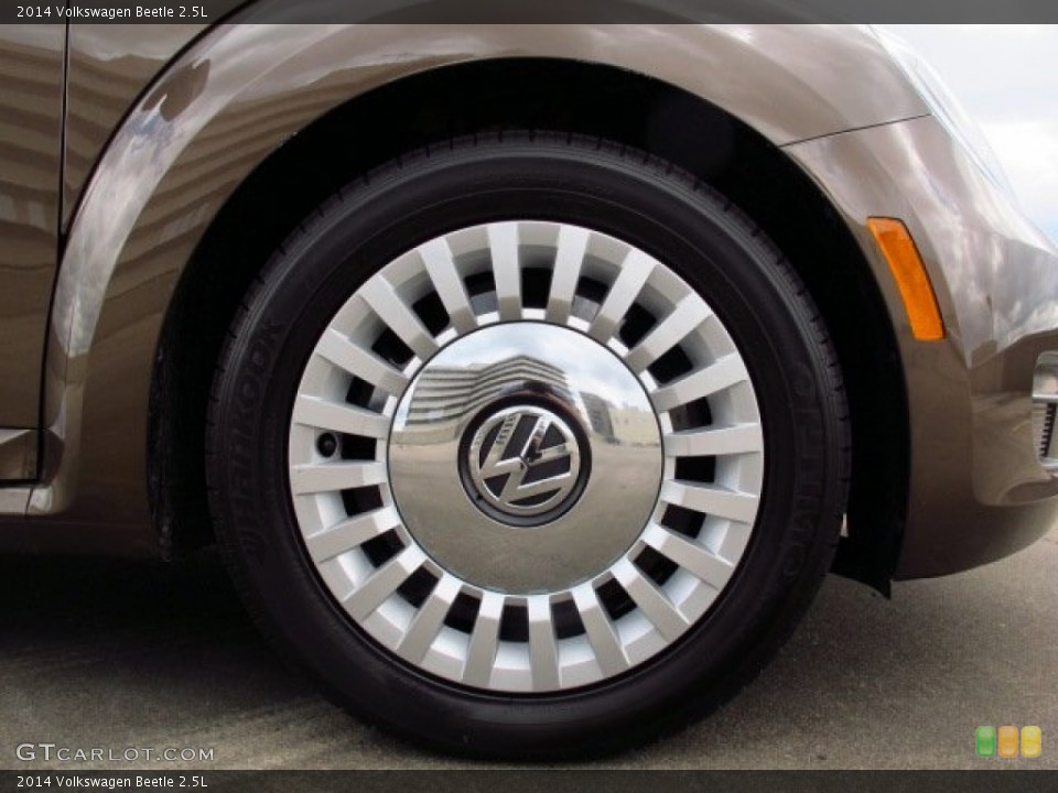 2014 Volkswagen Beetle 2.5L Wheel and Tire Photo #86769678