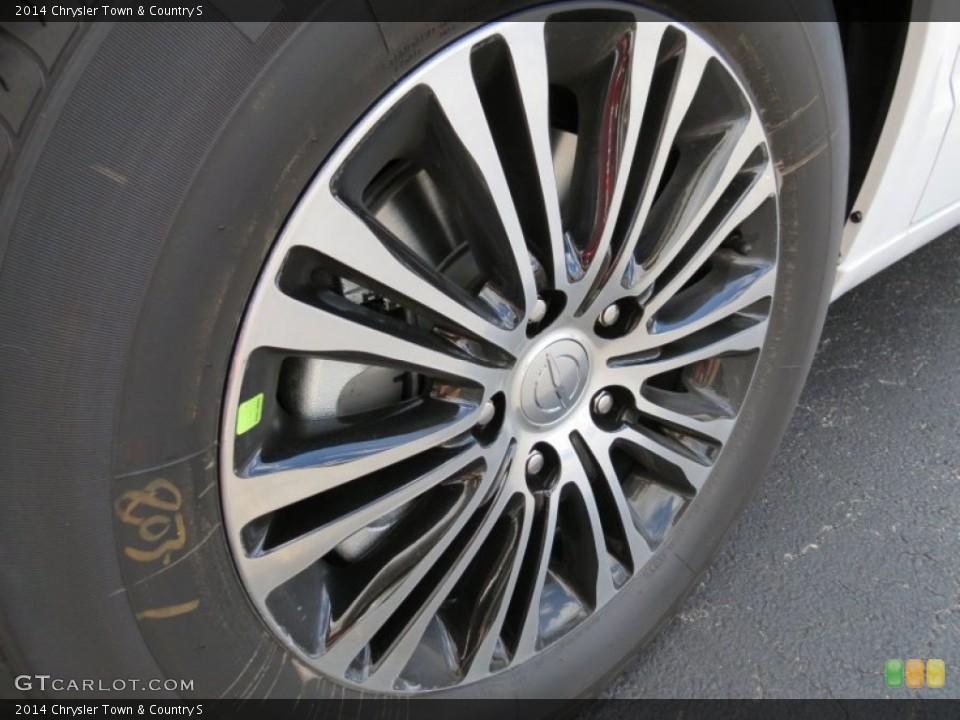 2014 Chrysler Town & Country S Wheel and Tire Photo #86833370